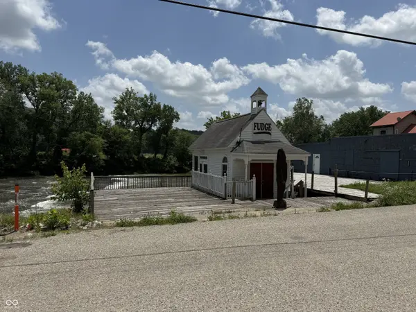 6105 S Mill RD, Carbon, IN 47837