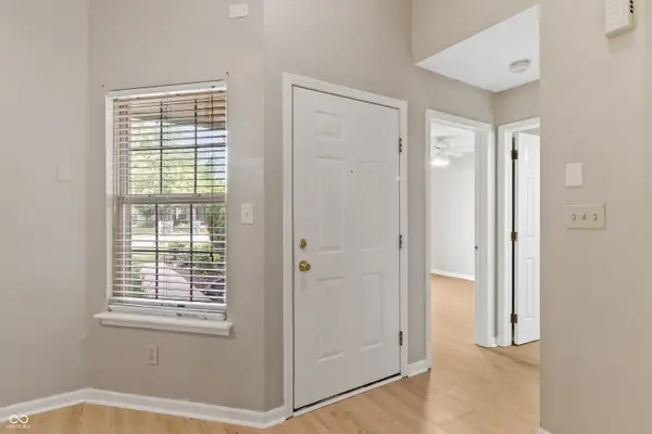 323 Lake Ridge LN, Greenwood, IN 46142
