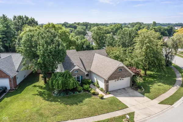 323 Lake Ridge LN, Greenwood, IN 46142