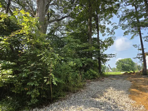 1157 E Mohican TRL E, Greensburg, IN 47240