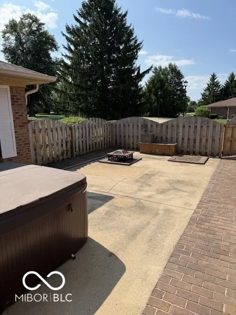4 Marywood DR, Greenfield, IN 46140