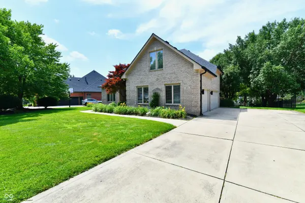 1324 Eagle Valley DR, Greenwood, IN 46143