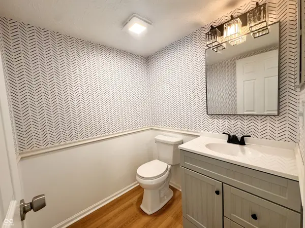 8913 Glass Chimney LN, Fishers, IN 46037