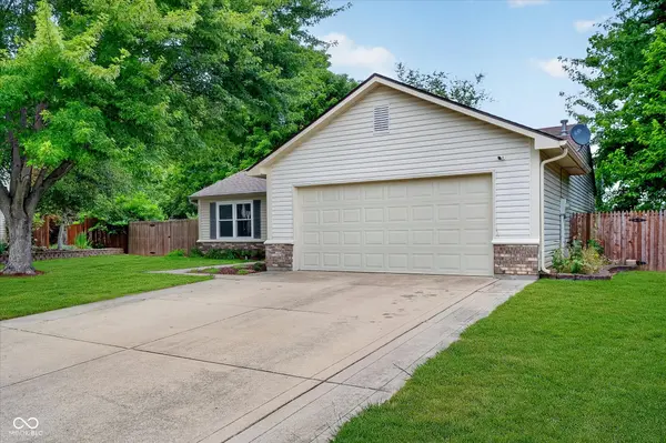 597 Woodfield CIR, Avon, IN 46123