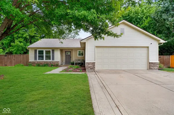 597 Woodfield CIR, Avon, IN 46123