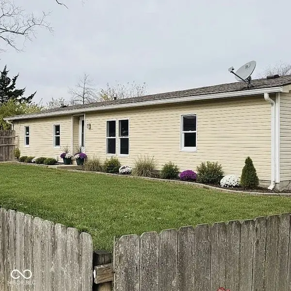 52 Fountain Lake DR, Greenfield, IN 46140