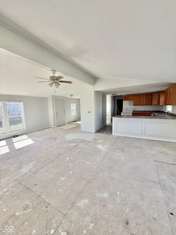 52 Fountain Lake DR, Greenfield, IN 46140