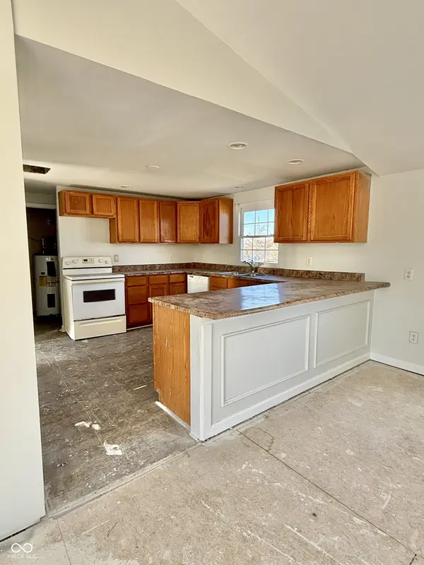 52 Fountain Lake DR, Greenfield, IN 46140