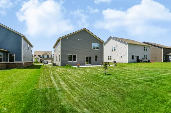 1096 Sunderland DR, Greenwood, IN 46143