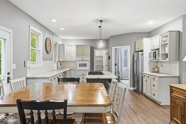 4335 Riverbirch RUN, Zionsville, IN 46077