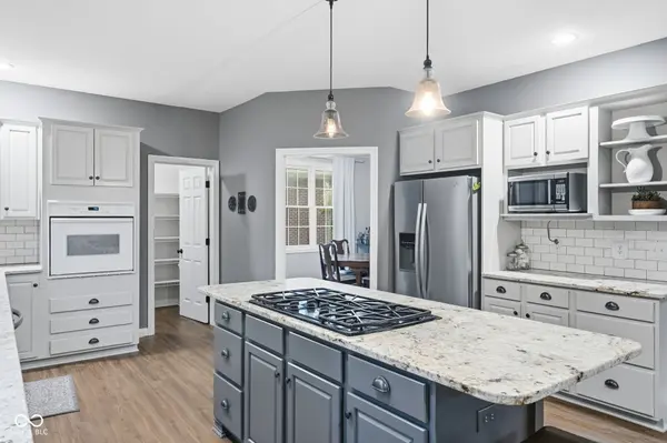 4335 Riverbirch RUN, Zionsville, IN 46077