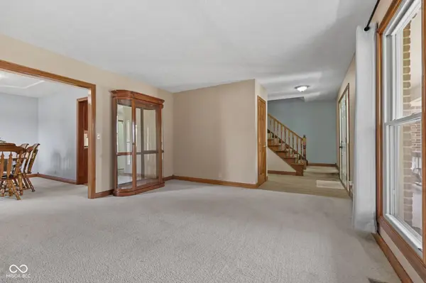5835 W Countryside CT, New Palestine, IN 46163