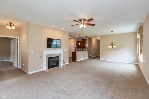 1116 Kristi CT, Greenwood, IN 46142