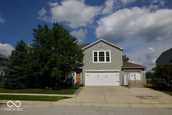 8223 Retreat LN, Indianapolis, IN 46259