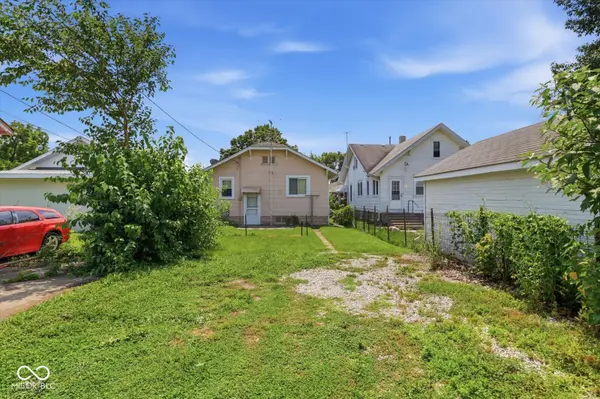 106 4th ST, Shelbyville, IN 46176