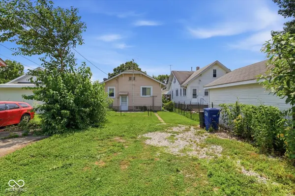 106 4th ST, Shelbyville, IN 46176