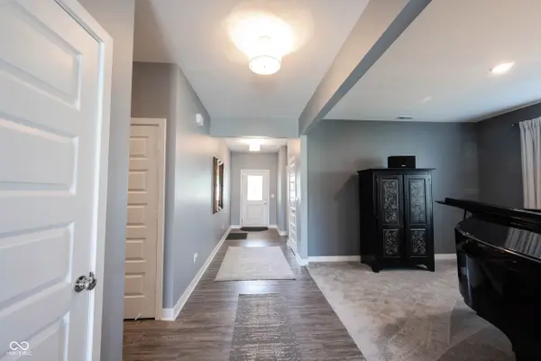 4860 W Safford DR, New Palestine, IN 46163
