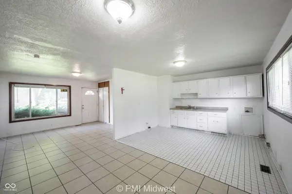 8124 E 37th ST, Indianapolis, IN 46226