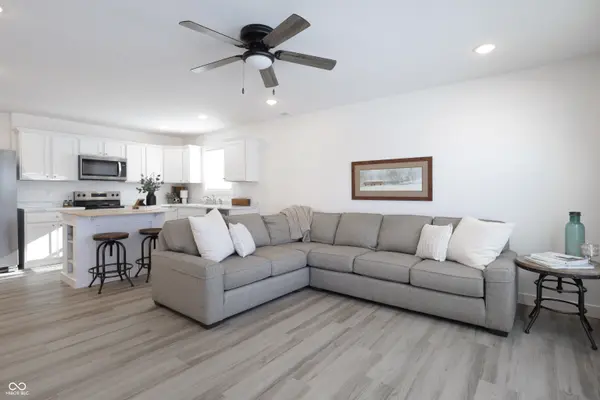 1542 W Paula DR, Columbus, IN 47201