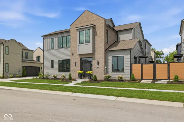 1674 Coach DR, Westfield, IN 46074