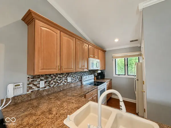 2046 E Waters Edge DR #23, Bloomington, IN 47401
