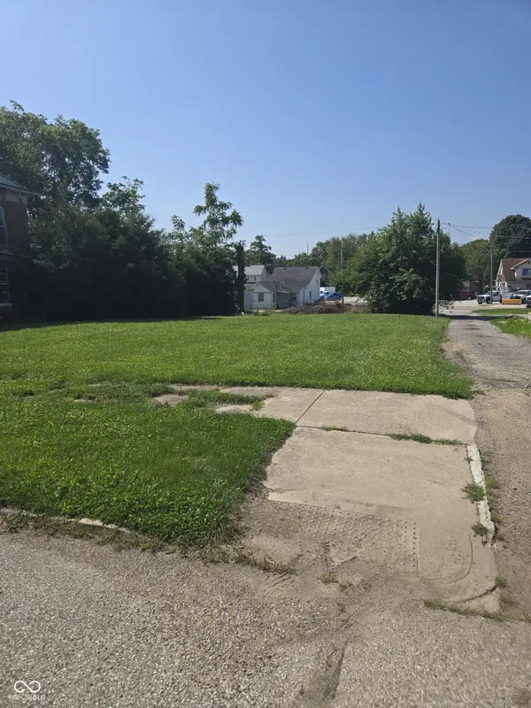 419 W 3rd ST, Rushville, IN 46173