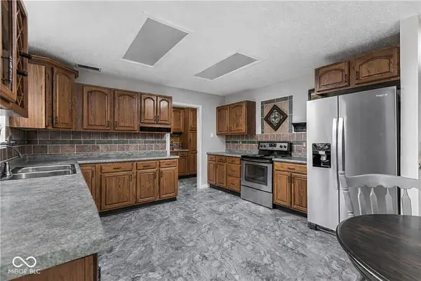 6607 Sonesta DR, Indianapolis, IN 46217