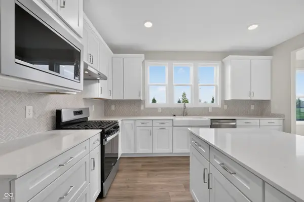 12999 Seven Springs LN, Noblesville, IN 46060