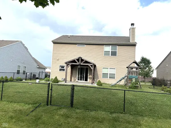 2702 Ashton LN, Greenwood, IN 46143