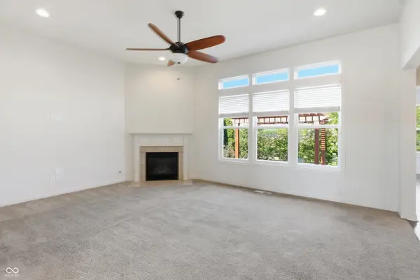 8752 Windpointe PASS, Zionsville, IN 46077