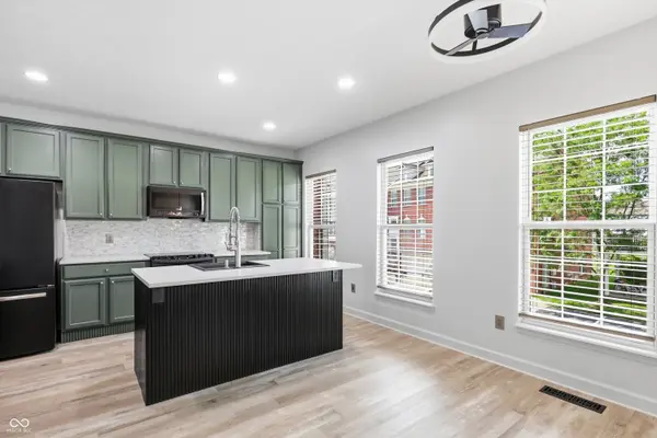 835 Ivy LN, Carmel, IN 46032