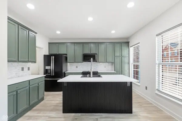 835 Ivy LN, Carmel, IN 46032