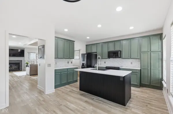 835 Ivy LN, Carmel, IN 46032