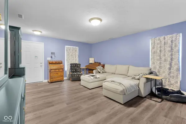 3344 Spring Valley DR, Columbus, IN 47203