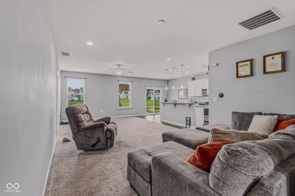 2417 Creekland DR, Columbus, IN 47201