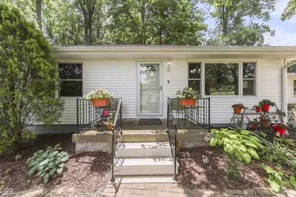 5621 W Smokey Row RD W, Greenwood, IN 46143
