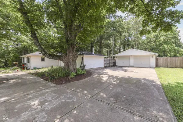 5621 W Smokey Row RD W, Greenwood, IN 46143