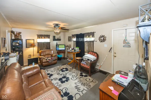16 Allen LN, Greenfield, IN 46140