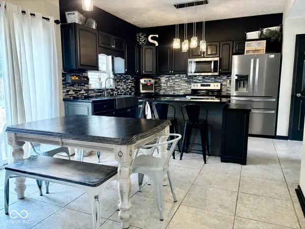 6350 Brooks Bend BLVD, Indianapolis, IN 46237
