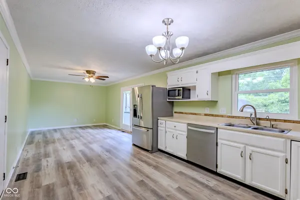 5722 Wheelhorse DR, Indianapolis, IN 46221