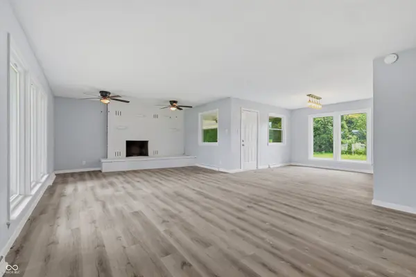 1208 Elizabeth LN, Terre Haute, IN 47802