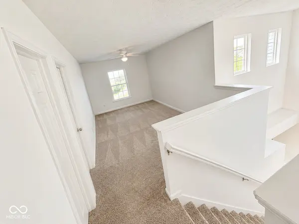 1669 N Clearwater DR, Greenfield, IN 46140
