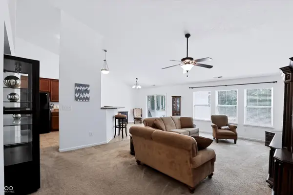 5678 Augusta Woods DR, Plainfield, IN 46168