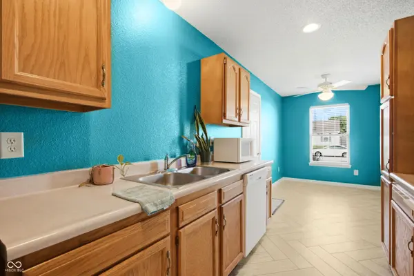 1807 Blue Lake DR, Greenwood, IN 46143