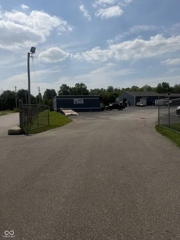 594 N Front ST, Whiteland, IN 46184