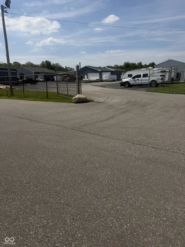 594 N Front ST, Whiteland, IN 46184
