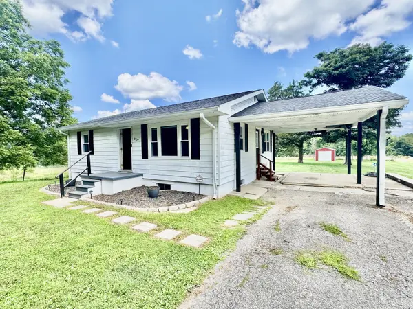 2959 Gil Gal RD, Heltonville, IN 47436