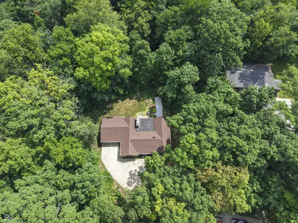 120 White Oaks ST, Fishers, IN 46038