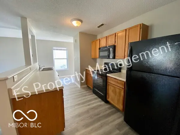 10902 Glenayr DR, Camby, IN 46113
