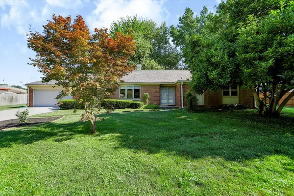 560 Golf LN, Indianapolis, IN 46260
